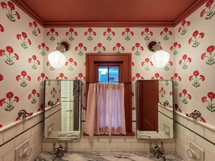 Red poppy bathroom with matching ceiling color