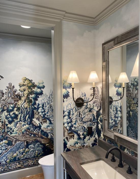 Blue chinoiserie scenic bathroom